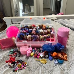 O.M.G Surprise mini dolls, case and accessories